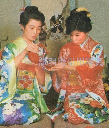2桜田淳子百恵晴着2-1976.jpg