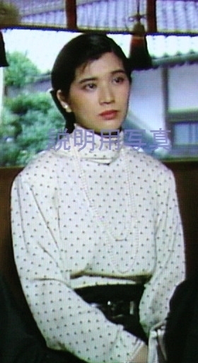 5湖に立つ女5.jpg
